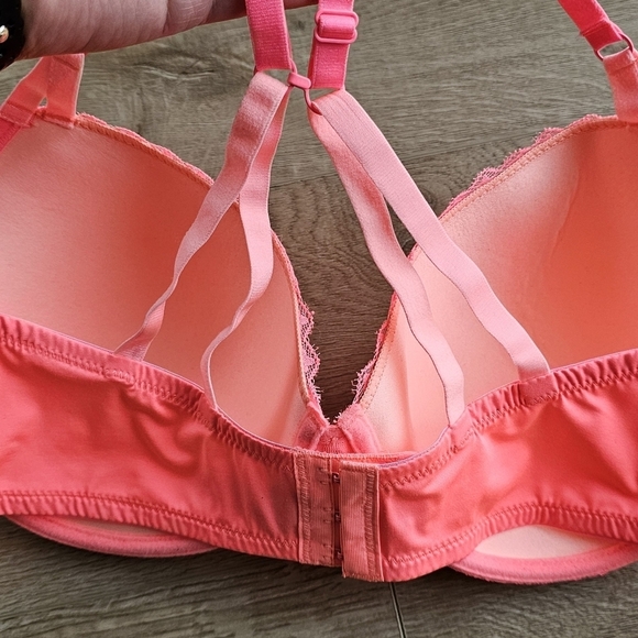 XOXO Bra - Picture 2 of 8